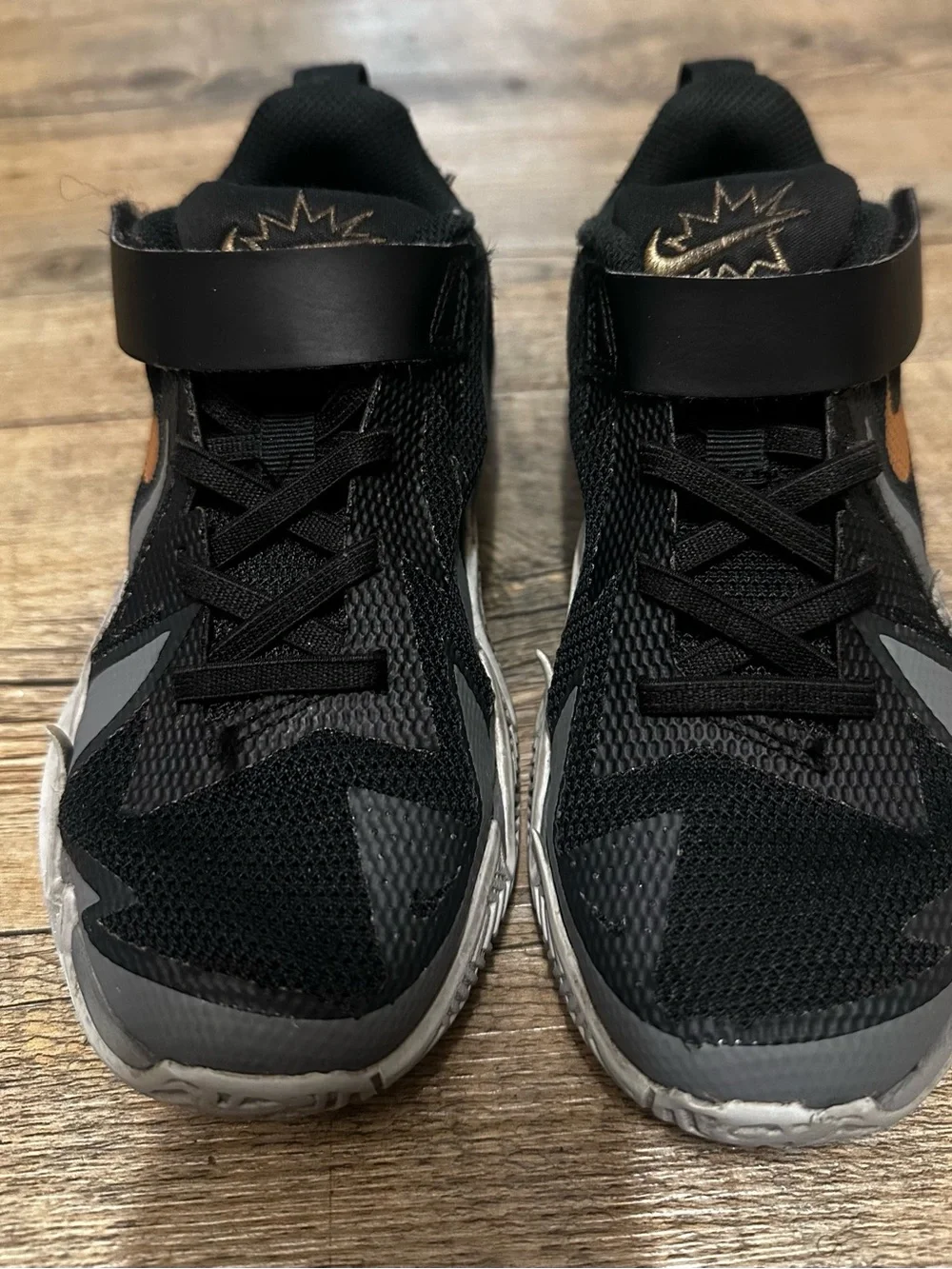 Nike Kids Black and Gold Low-Top Sneakers